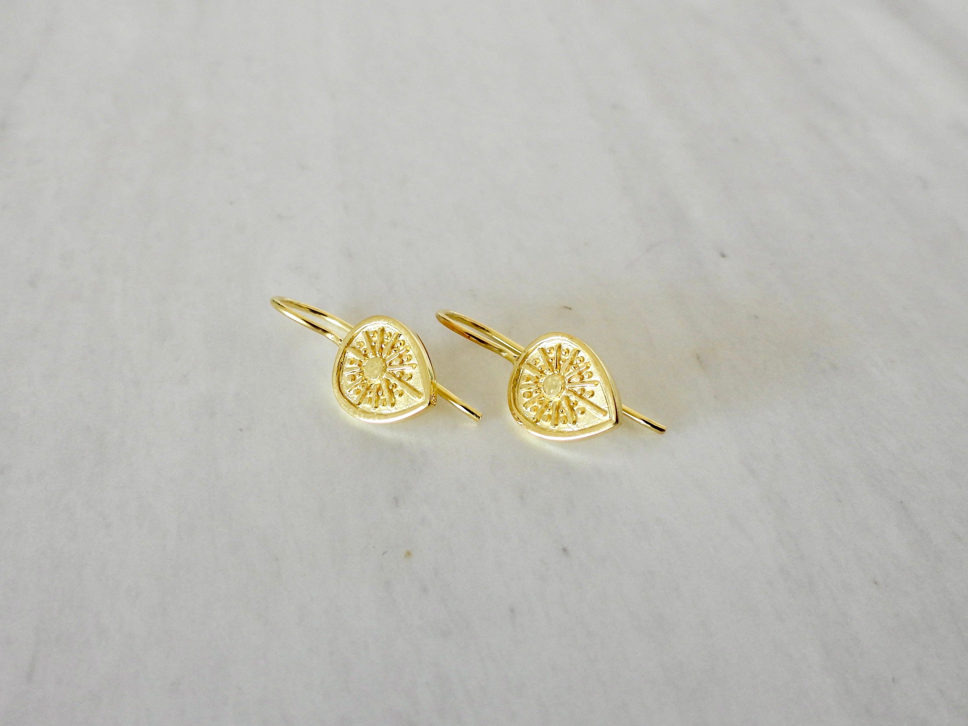 SUNI HOOK EARRINGS