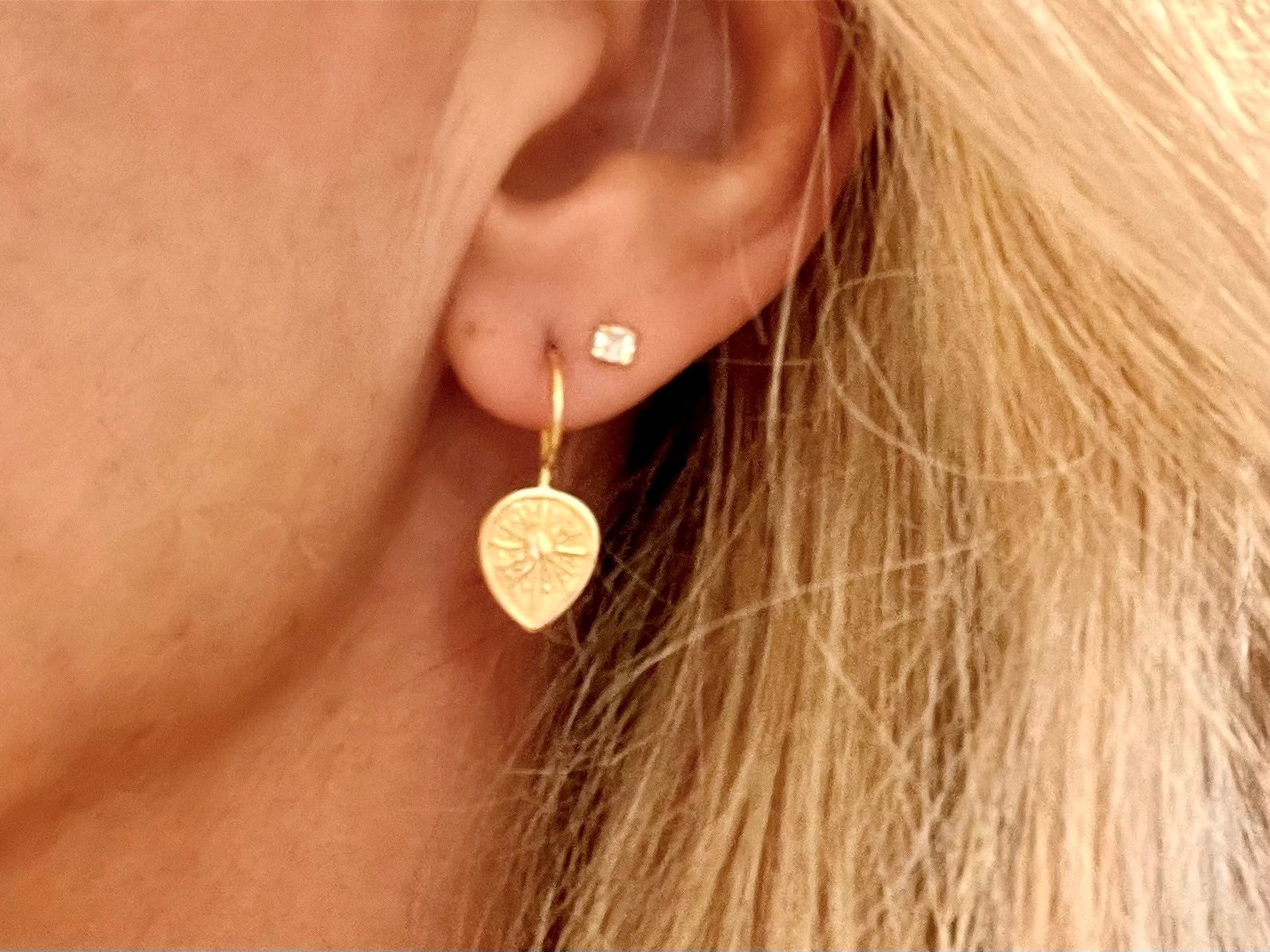 SUNI HOOK EARRINGS